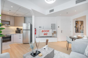 Sleeps 4 in this 2 Bedroom Apartment in Dubai Gate 2